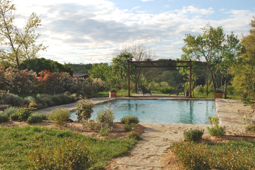 Piscina al sale al tramonto